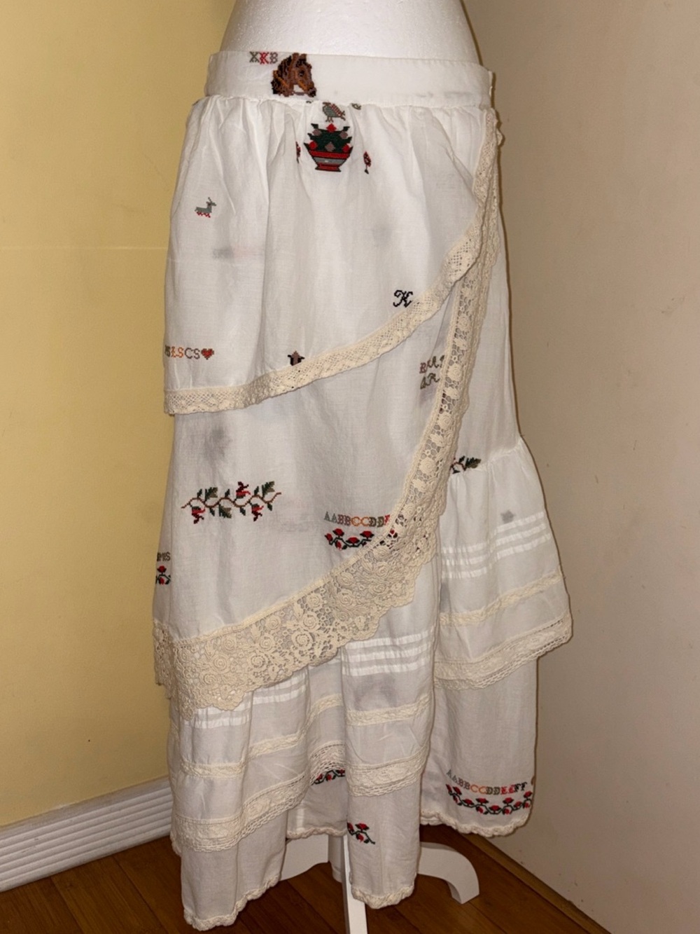 Kimchi Blue White Embroidered Boho Skirt with Lace Label